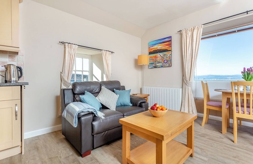 Cromarty Appartement | Harbour View is located in the village of Cromarty, with spectacular uninterrupted sea view.
