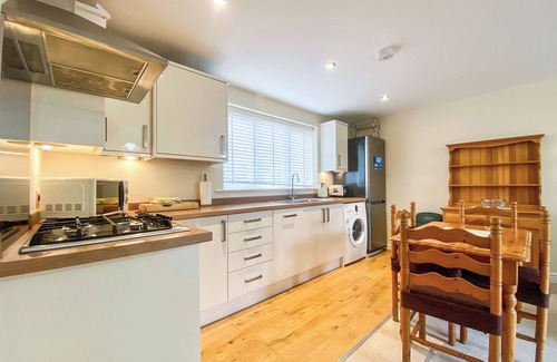Corsham Cottage | Peacock Court is the perfect base for exploring The Cotswolds and Wiltshire countryside.