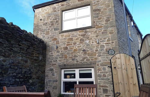 Carleton Cottage | Traditional Yorkshire cottage on the edge of the market town of Skipton.