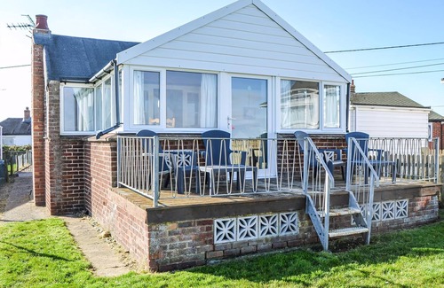 Bacton Cottage | Enjoy sea views, walking distance to an amazing sandy beach and restaurants nearby.