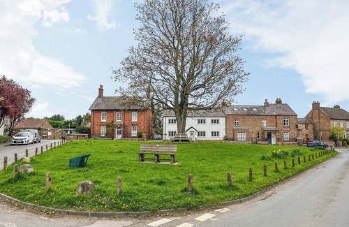 Alne Cottage | 2 bedroom accommodation in Tollerton, near York