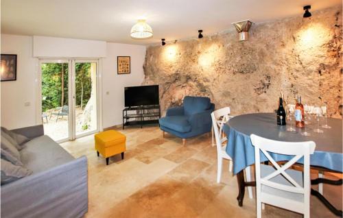 Apt Maison | 2 Bedroom Amazing Home In Apt