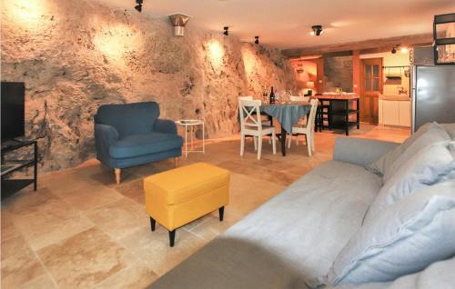 Apt Maison | 2 Bedroom Amazing Home In Apt