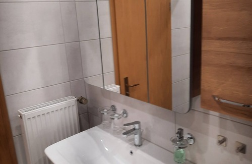 Ellenz Appartement | Vrbo Property