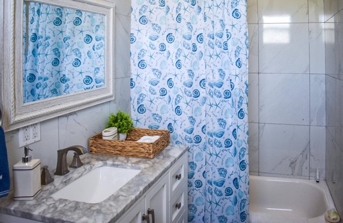 Marsh Harbour Appartement | 2-bedroom apartment in fantastic Marsh Harbour with AC, WiFi
