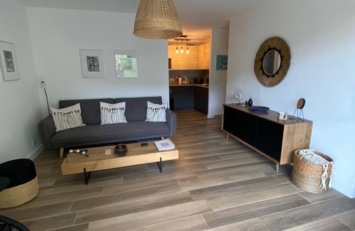 Le Lavandou Appartement | Appartement rénové au rez-de-chaussee dans une maison a La Fossette avec vue mer