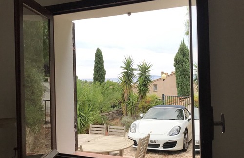 Le Lavandou Appartement | Appartement rénové au rez-de-chaussee dans une maison a La Fossette avec vue mer