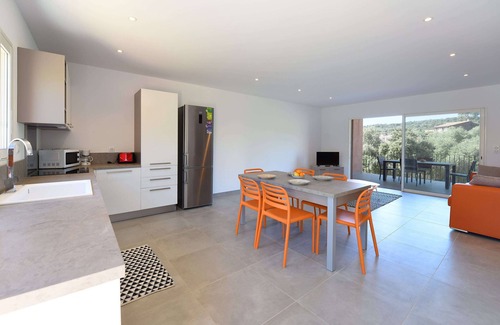 Olmeto Appartement | appartement 2 chambres à 200 mètres de la plage WIFI , balcons , terrasses,