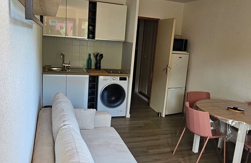 Metabief Appartement | Appartement 2 Chambre au pieds des pistes de skis et VTT avec Piscine