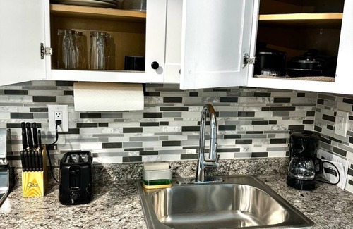 Newark Appartement | Appartement de 2 chambres à NJ/ NYC/ EWR / SEC 1 salle de bain. salon et cuisine