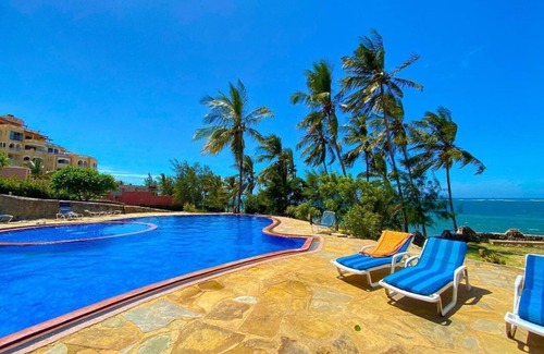 Bamburi Appartement | 2-bedroom apartment in charming Mombasa with fitness room, WiFi, AC