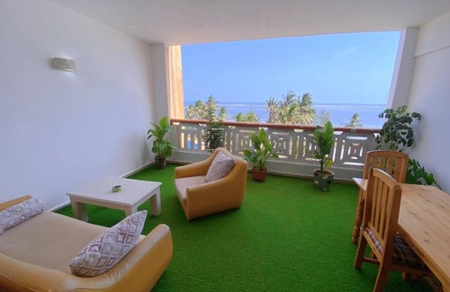 Bamburi Appartement | 2-bedroom apartment in charming Mombasa with fitness room, WiFi, AC