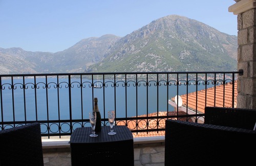 Donja Kostanjica Appartement | Appartement de 2 chambres avec plage privée et piscine à Kotor Bay