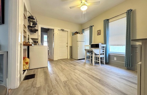 Spring Hill Appartement | 2-bedroom apartment in fabulous Somerville with AC, WiFi and off street parking
