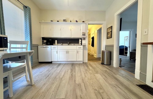 Spring Hill Appartement | 2-bedroom apartment in fabulous Somerville with AC, WiFi and off street parking