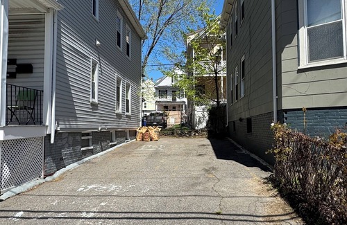 Spring Hill Appartement | 2-bedroom apartment in fabulous Somerville with AC, WiFi and off street parking