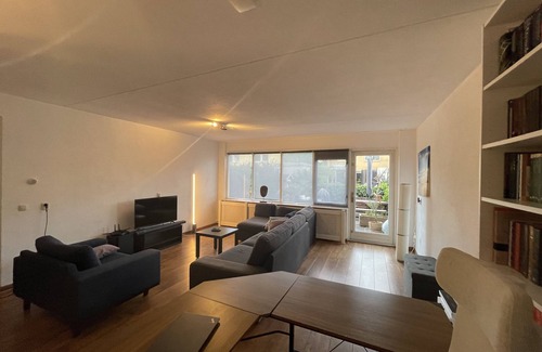 Amsterdam North Maison | 2 bedroom apartment with backyard and free parking