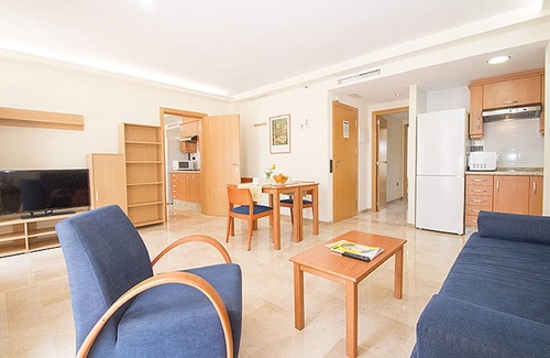 Trinitat Appartement | 2 Bedroom apartment with balcony. VIV 22