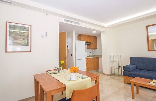 Trinitat Appartement | 2 Bedroom apartment with balcony. VIV 22