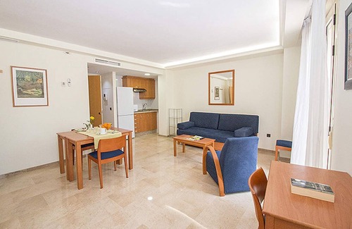 Trinitat Appartement | 2 Bedroom apartment with balcony. VIV 22
