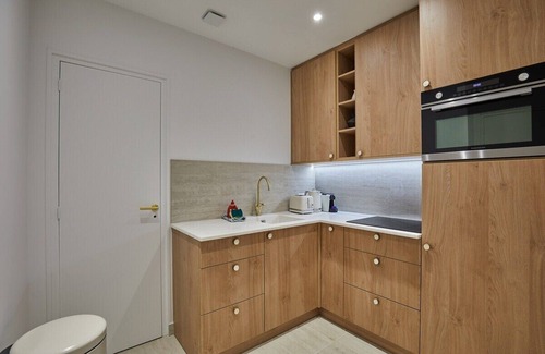 Belleville Appartement | 2-Bedroom Apartment with A/C – Canal St Martin