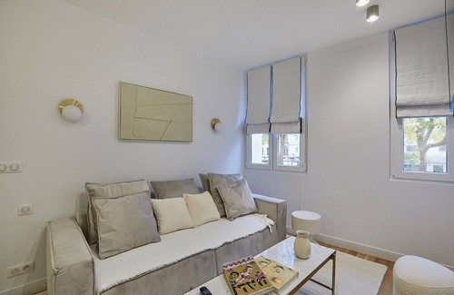 Belleville Appartement | 2-Bedroom Apartment with A/C – Canal St Martin