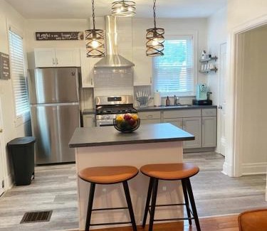 Brighton Heights Maison | 2 Bedroom Apt - Stylish, Modern, And Convenient!