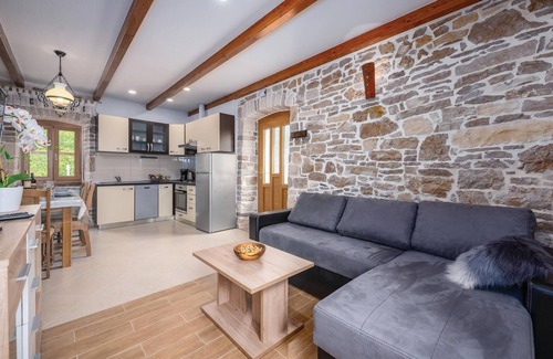 Zminj Maison | Superbe maison de 2 chambres à.