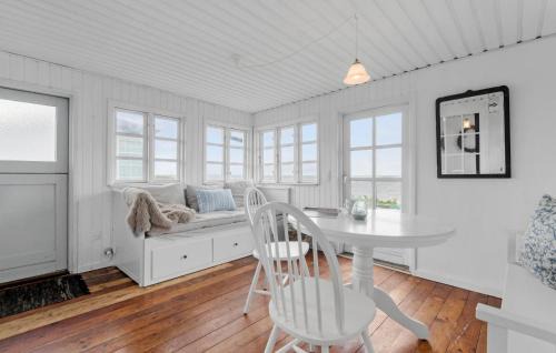 Sjaelborg Maison | 2 Bedroom Beach Front Home In Esbjerg V