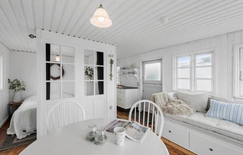 Sjaelborg Maison | 2 Bedroom Beach Front Home In Esbjerg V