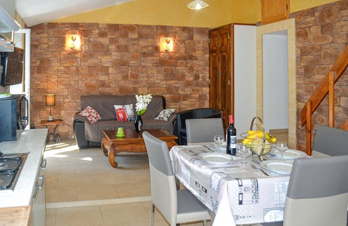 Lolme Maison | Belle maison de 2 chambres à Lolme