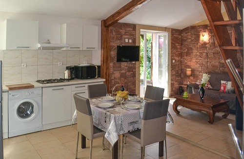 Lolme Maison | Belle maison de 2 chambres à Lolme