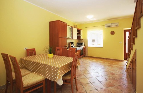 Mali Vareski Maison | Belle maison de 2 chambres à Krnica
