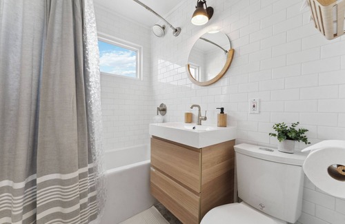 Civic Hospital - Experimental Farm - Central Park Maison | 2 Bedroom Bungalow, Sofabed, Netflix