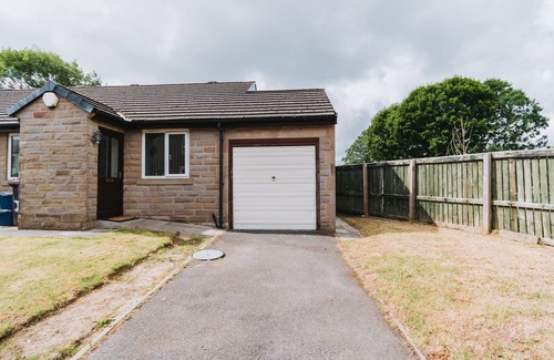 Burnley Maison | 2 Bedroom Bungalow with Free Parking in Burnely