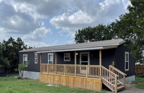 Cardinal Hills Cabine | 2 bedroom cabin near the Lake with private hottub.
