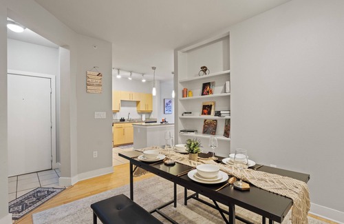 Oak Lawn Copropriété | 2-bedroom condo 8 mins to AAC