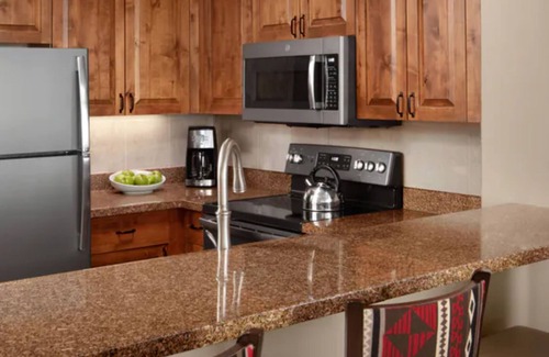 Highland Meadows Copropriété | 2 Bedroom Condo at Marriott Streamside Evergreen, Vail!