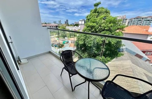 Jomtien Copropriété | 2-bedroom condo in delightful Muang Pattaya with AC, WiFi, fitness room