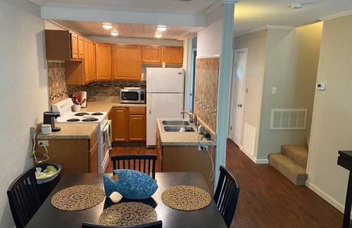 Fairfield Bay Copropriété | 2-bedroom condo in beautiful Fairfield Bay close to amenities.