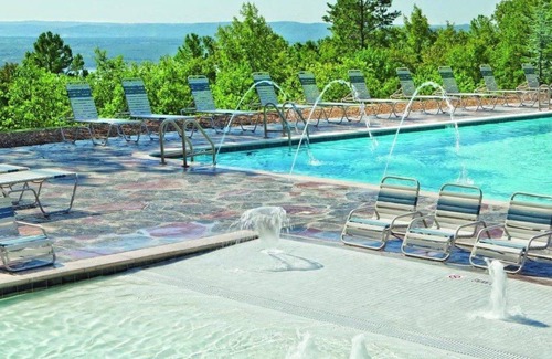 Fairfield Bay Copropriété | 2-bedroom condo in beautiful Fairfield Bay close to amenities.