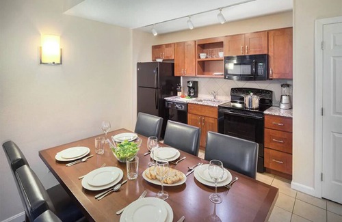 The Point Copropriété | 2 Bedroom Condo w/ Kitchen, Sleeps 6, in Downtown Newport, Long Wharf Resort!!