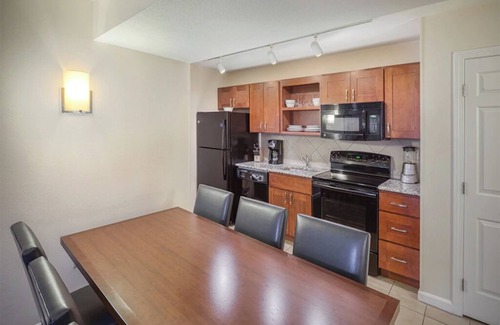 The Point Copropriété | 2 Bedroom Condo w/ Kitchen, Sleeps 6, in Downtown Newport, Long Wharf Resort!!