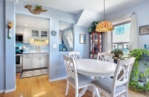 Waveland Copropriété | Newly remodeled condo with direct beach access