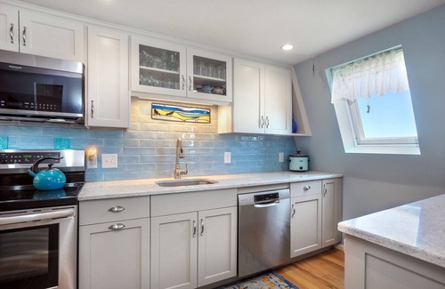 Waveland Copropriété | Newly remodeled condo with direct beach access