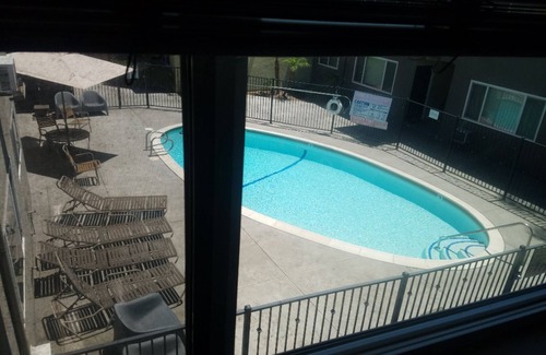 Clairemont Mesa East Copropriété | 2 Bedroom Condo with Pool Perfect for Long Term!