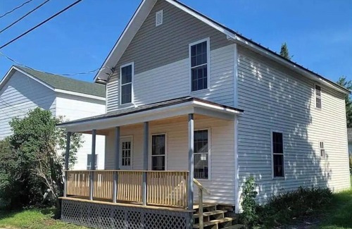 Tupper Lake Maison | 2 Bedroom Cottage - Adirondack Basecamp