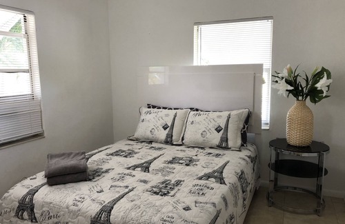 Delray Beach Cottage | 2 bedroom cozy Cottage walk to Atlantic Ave