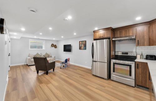 Haysboro Maison | 2 bedroom Cozy Secondary suite