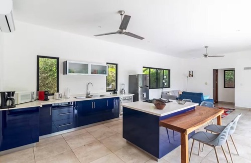 Canafistula Maison | 2-bedroom house with infinity pool and jungle views in Tamarindo with WiFi, AC